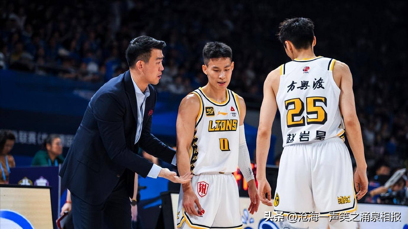 北京首钢逆袭获胜，继续保持领先地位