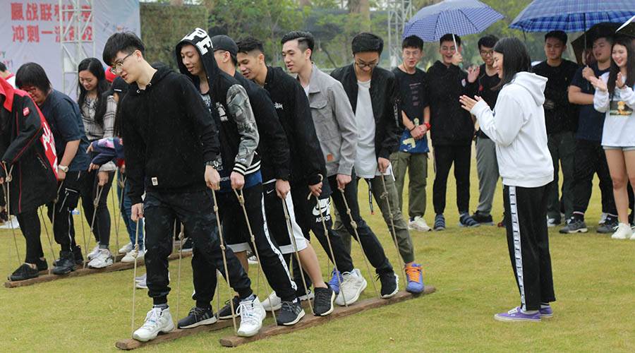 包含力战到底！选手不畏强敌勇往直前的词条