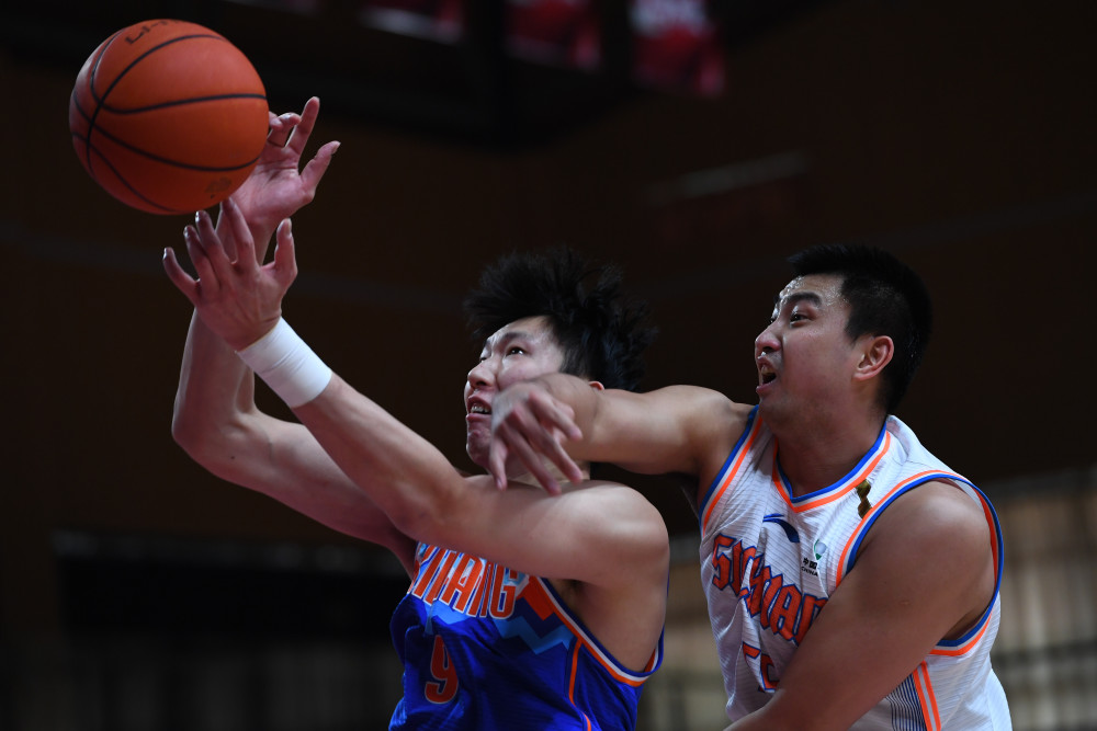 关于男子篮球赛实时报道：四川队突破战绩纪录的信息