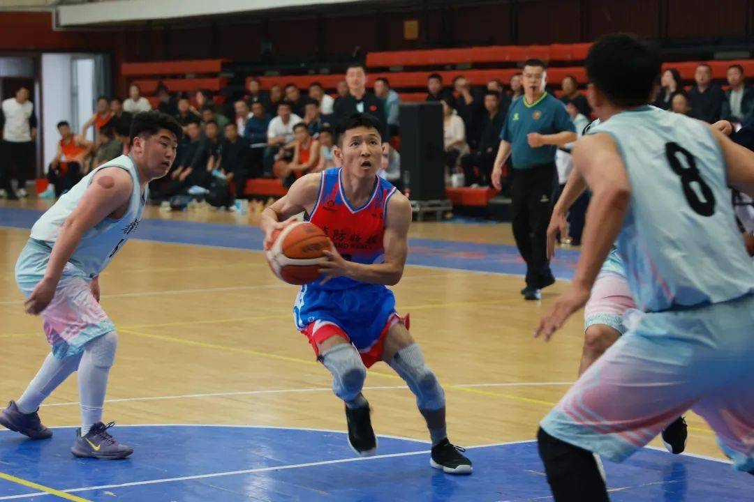 九游体育在线-篮球赛场为何如此精彩？球员技艺尽显