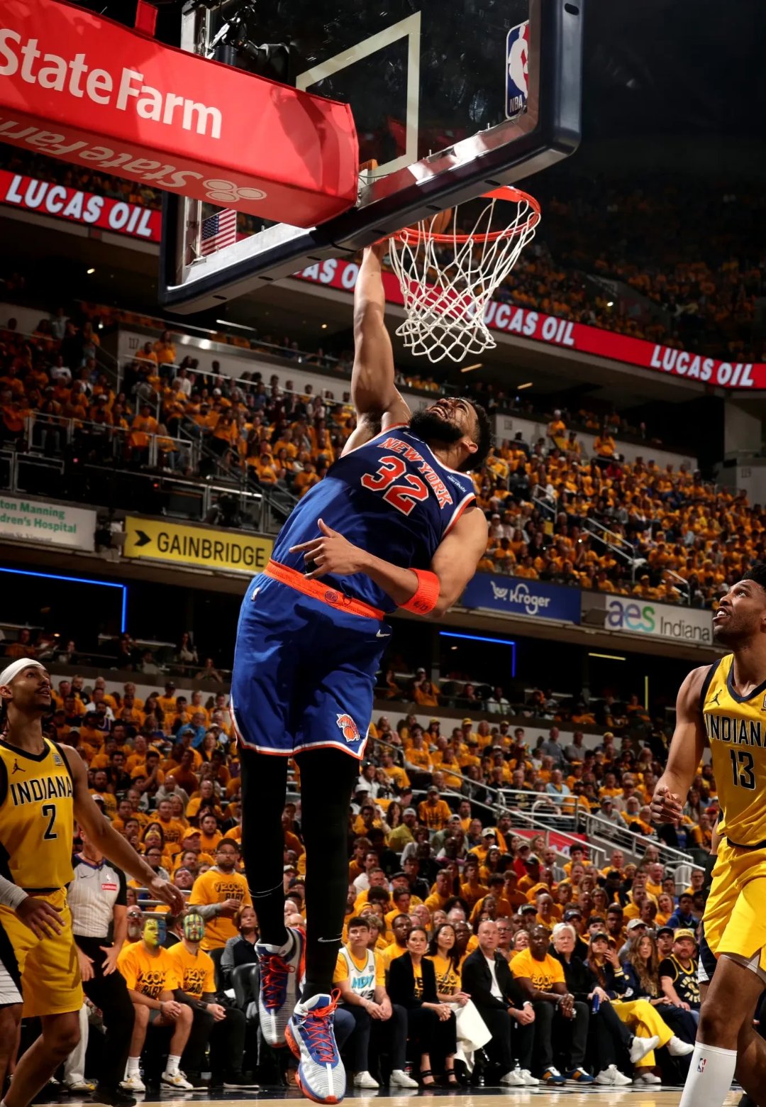 九游体育-篮板爆发胜尼克斯，单场打出助攻纪录表现出色