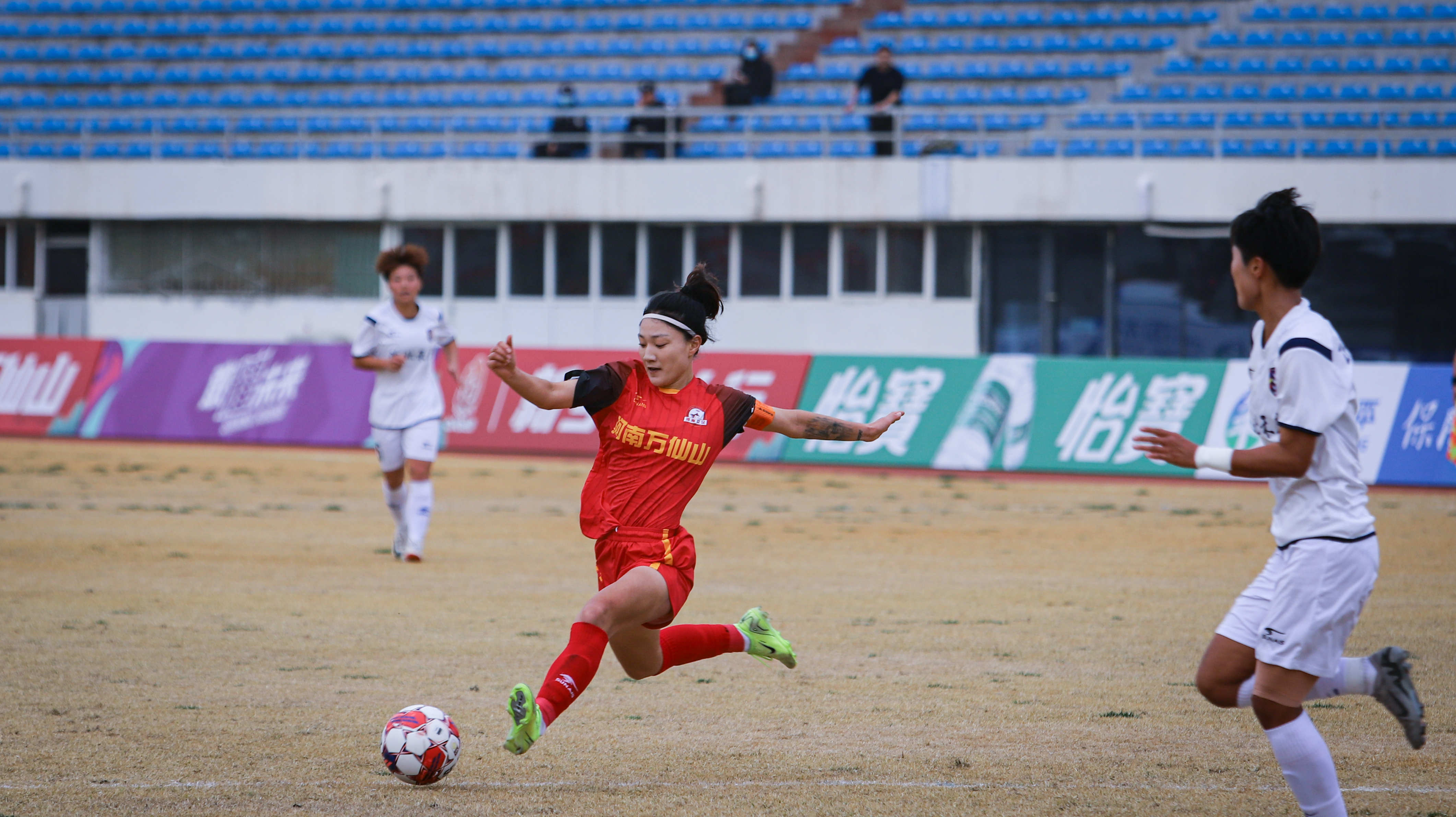 包含球队新战术带领女足征战赛场的词条