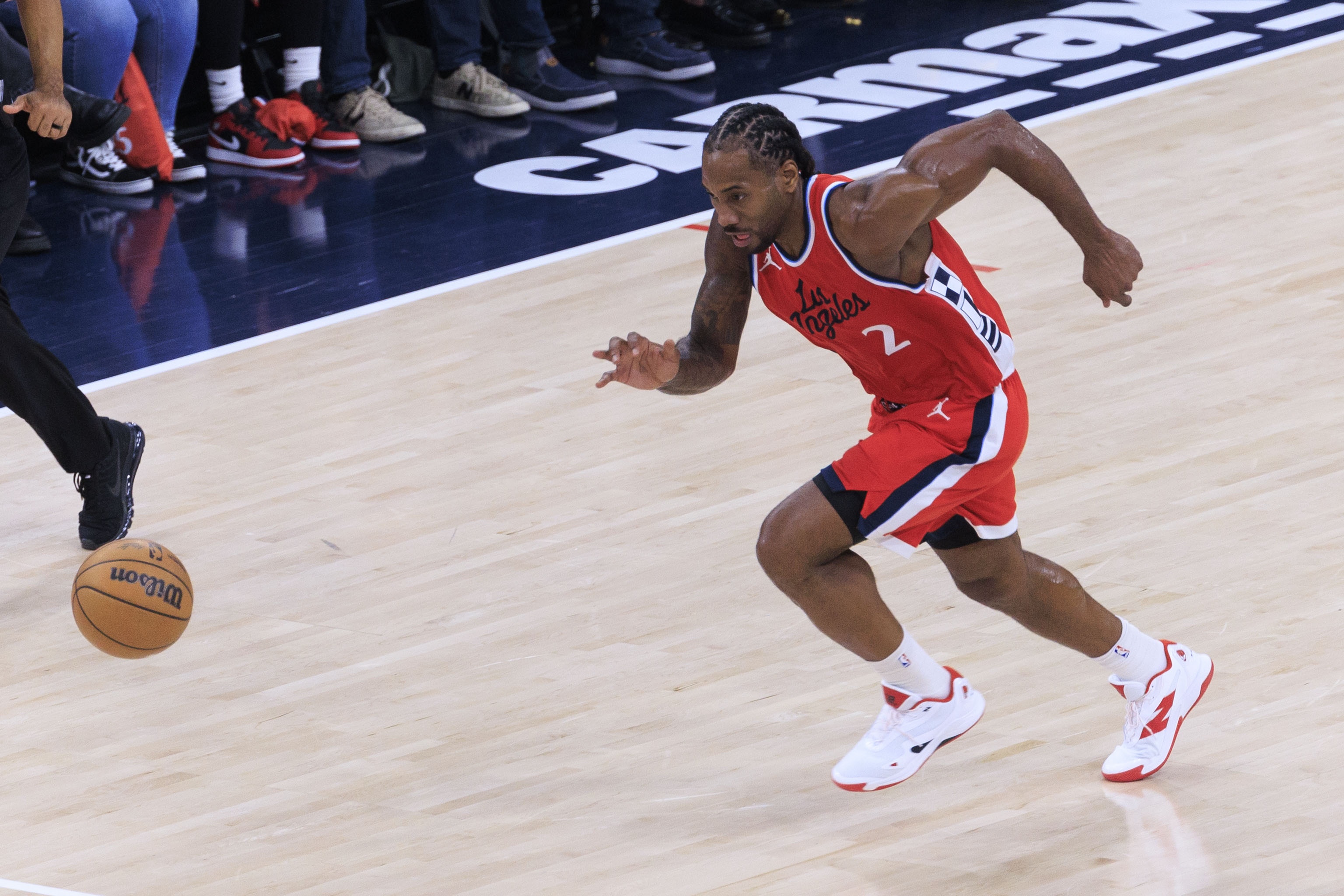 九游体育app-包含快船主场溃败爵士，莱昂纳德疲惫离场心情低落的词条