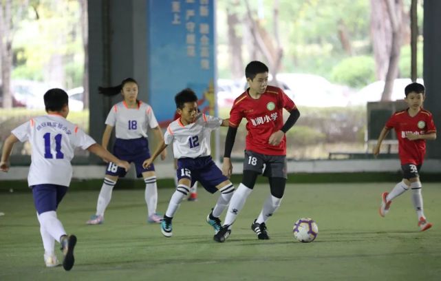 九游体育官网-绝对目标：足球赛事中团队配合默契