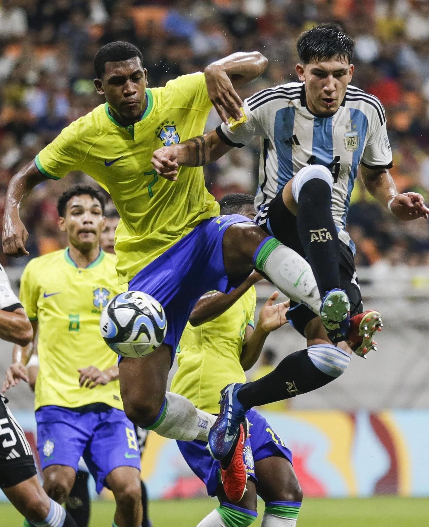 九游体育官网-阿根廷河床队取得胜利，晋级淘汰赛